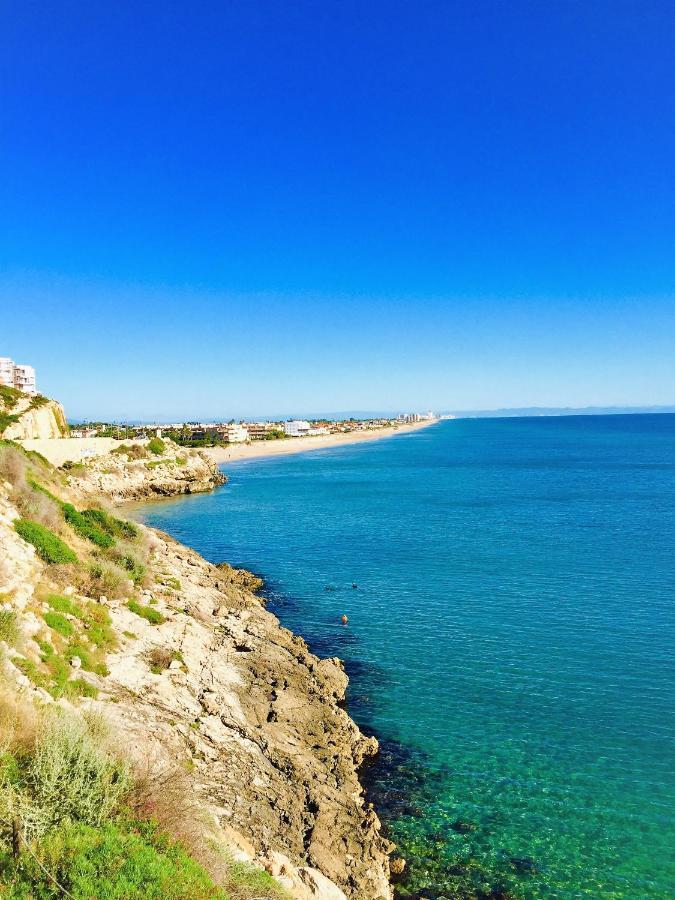 Beachfront And Renovated Apartment كولرا المظهر الخارجي الصورة